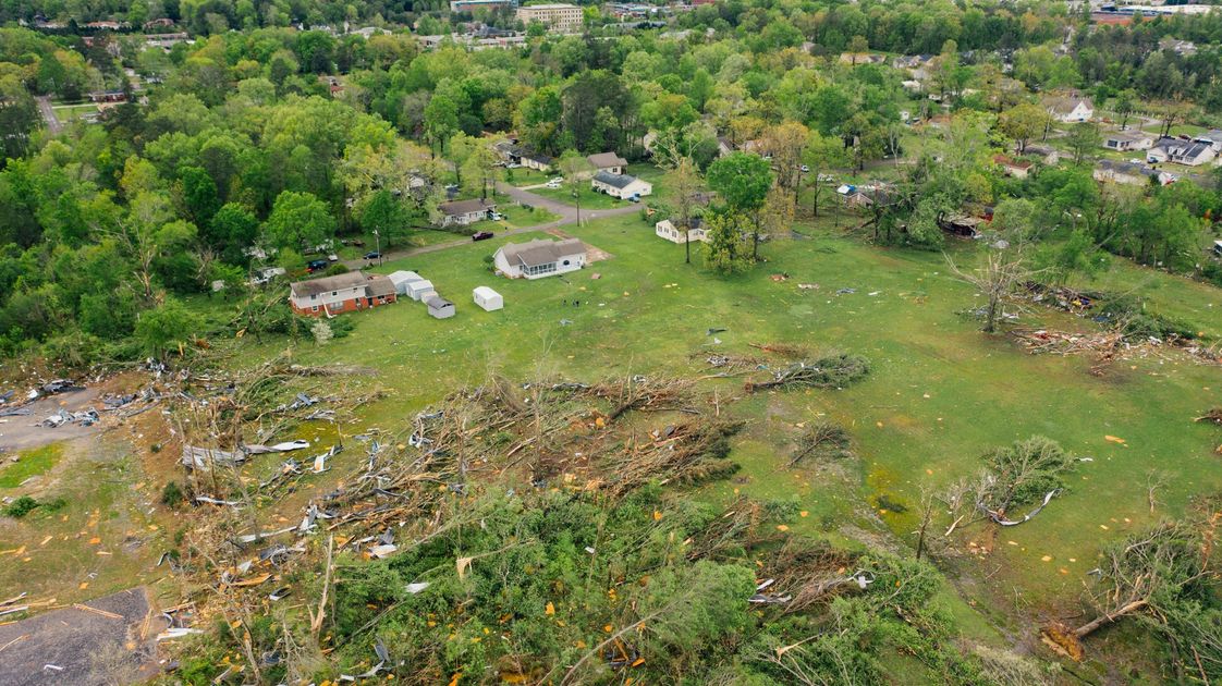 Santiago de Chile activa Alerta Roja por tornado y granizo sin precedentes